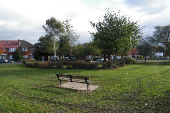 			NEW INSTRUCTION, 4 Bedroom, 1 bath, 1 reception House			 Friars Gardens, Acton